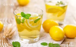 新鲜柠檬泡水的功效与作用 新鲜柠檬泡水的好处