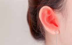 耳朵里面疼是怎么回事 耳朵里面疼是什么原因引起的