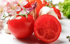 西红柿和黄瓜能一起吃吗
